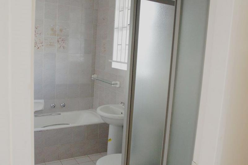 To Let 2 Bedroom Property for Rent in Zonnebloem Western Cape